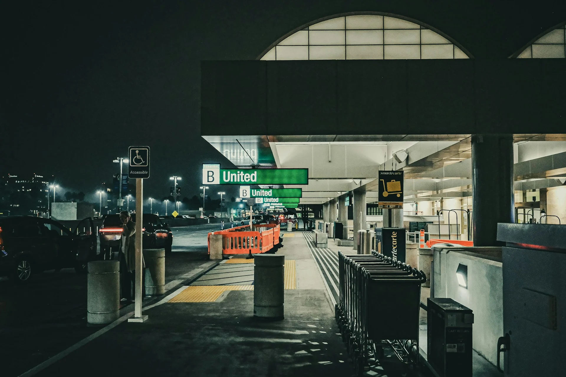 Empty airport terminal at dusk, reflecting ASUR Q3 traffic decline