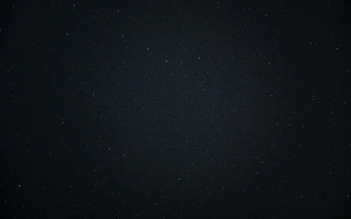 Blue noise point clouds: evenly scattered dots on a dark background
