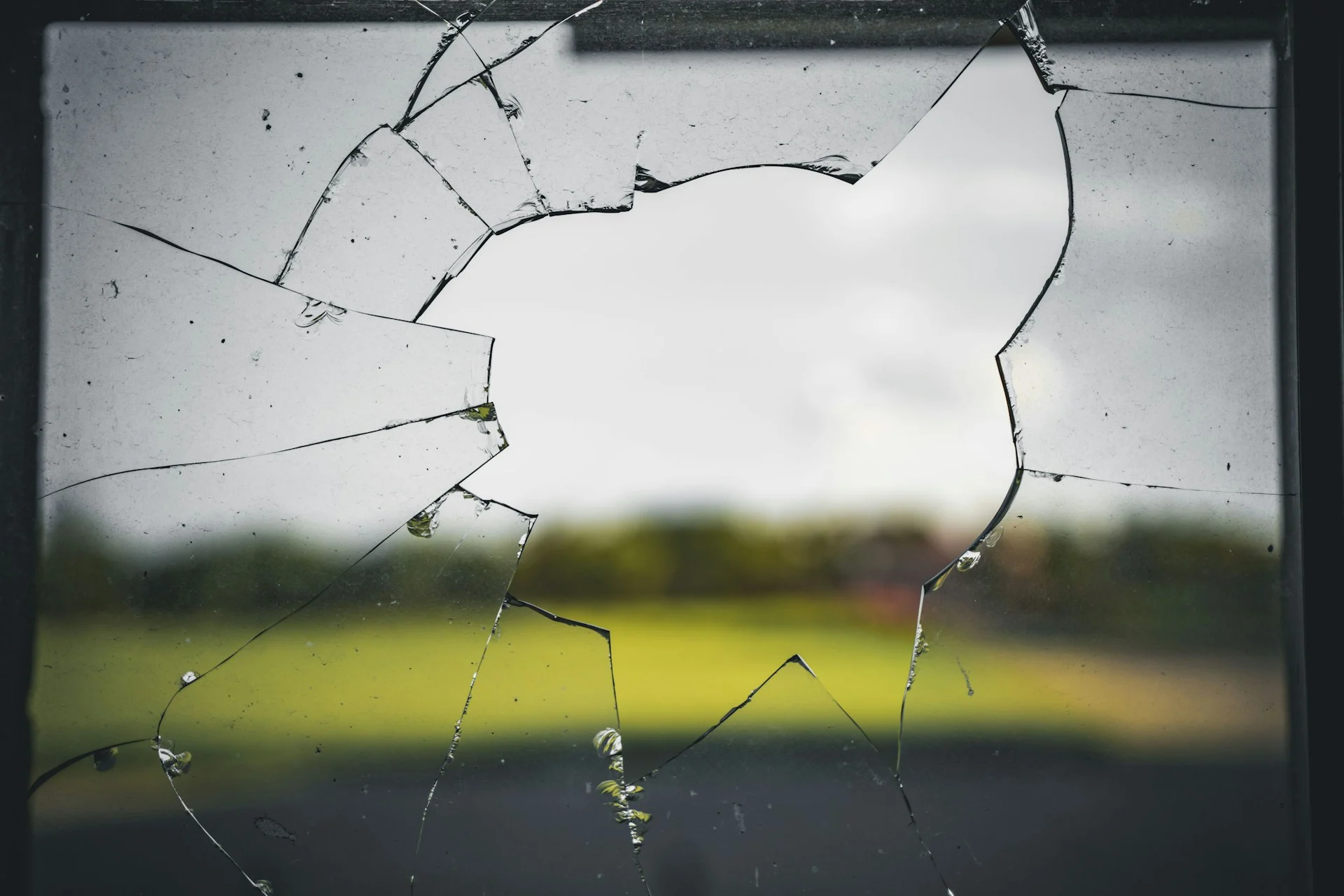 Cracked smartphone screen, as reported on the iPhone Duo screen cracks