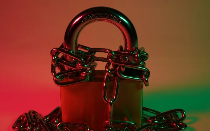 Broken padlock in dramatic light symbolising the certificate flaw behind Python 3.15.1