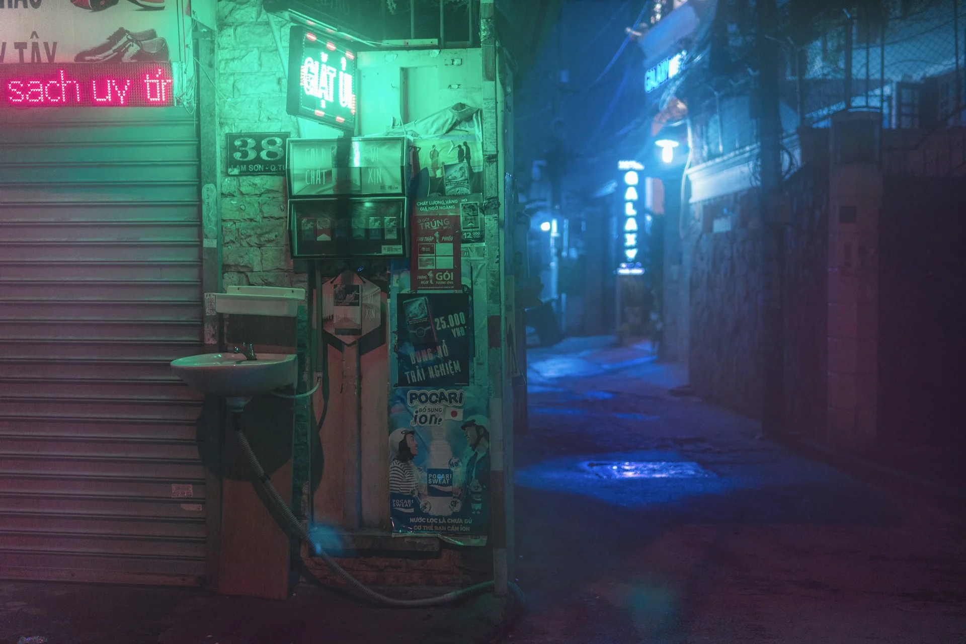 Glowing shopping cart in the dark, symbolising WebMCP AI agents shopping online stores